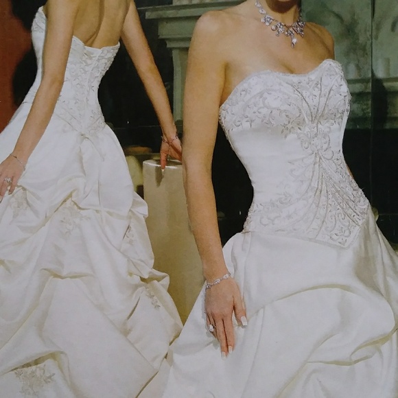 Maggie Sottero wedding gown w Swarovski crystals - Picture 2 of 7